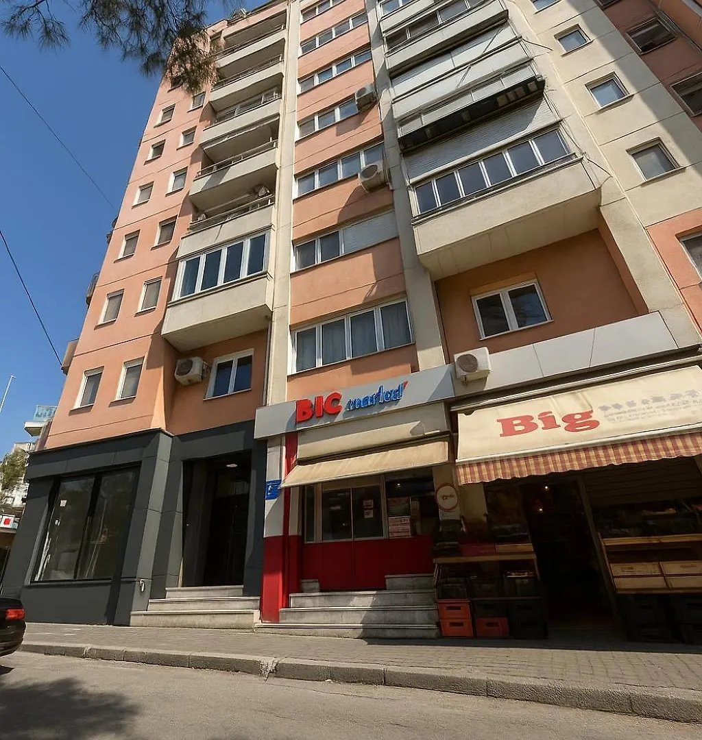 Apt Near Air Albania Stadium Tirana Albanië